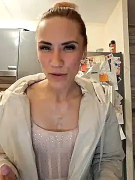 Snapshot of SlimBellaa chatting on September 21, 11:06 pm SlimBellaa online show from September 21, 11:06 pm