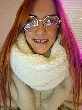 Snapshot of SlimBellaa chatting on October 28, 9:17 pm SlimBellaa online show from October 28, 9:17 pm