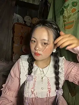 Snapshot of Julia-Elsa chatting on October 1, 3:23 am Julia-Elsa online show from October 1, 3:23 am