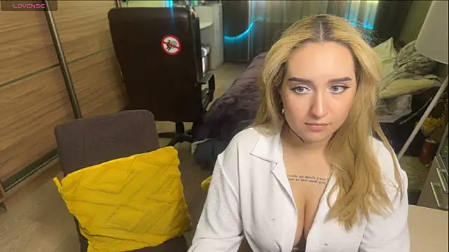 Snapshot of xxx_sandra_ chatting on June 22, 1:08 pm xxx sandra online show from June 22, 1:08 pm