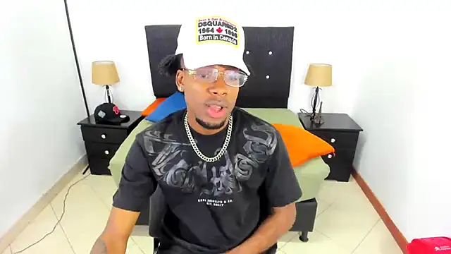 Snapshot of maikol_monstercock chatting on October 10, 2:10 am maikol monstercock online show from October 10, 2:10 am