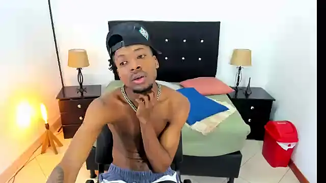 Snapshot of maikol_monstercock chatting on October 15, 3:50 am maikol monstercock online show from October 15, 3:50 am