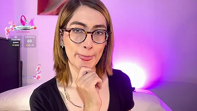 Snapshot of rousseblossom chatting on September 15, 11:16 pm rousseblossom online show from September 15, 11:16 pm