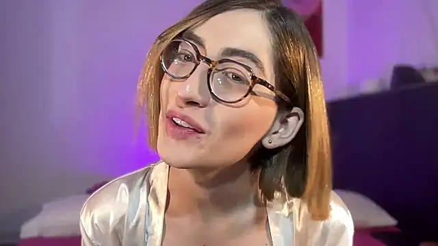 Snapshot of rousseblossom chatting on October 10, 1:26 am rousseblossom online show from October 10, 1:26 am