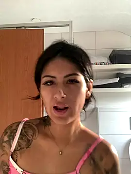 Snapshot of mrskarmaa chatting on December 14, 2:11 pm mrskarmaa online show from December 14, 2:11 pm