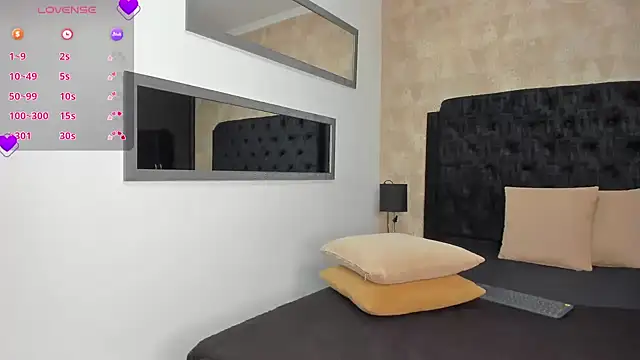 Layla Mackenzie online show from March 16, 12:27 am