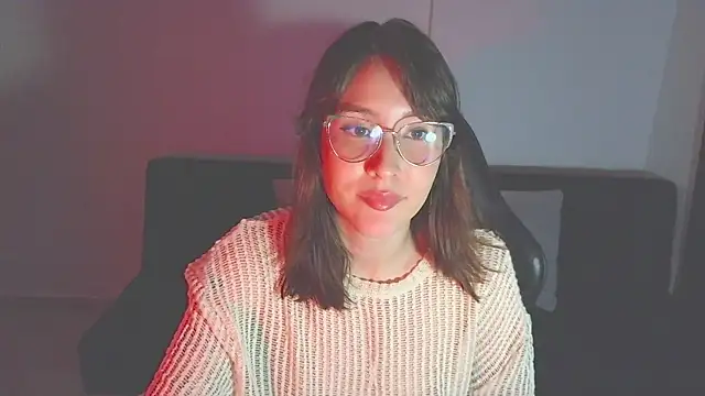 Snapshot of Yulienneg chatting on April 30, 12:50 am Yulienneg online show from April 30, 12:50 am