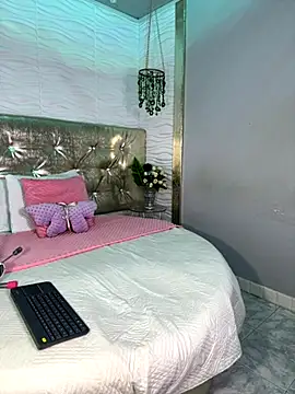 Snapshot of jhade_fox chatting on November 22, 3:49 am jhade fox online show from November 22, 3:49 am