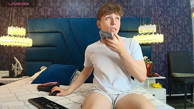 TaylerWhite online show from January 11, 11:48 am