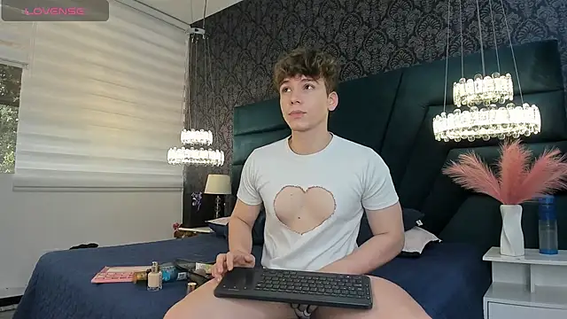 TaylerWhite online show from May 16, 11:42 am