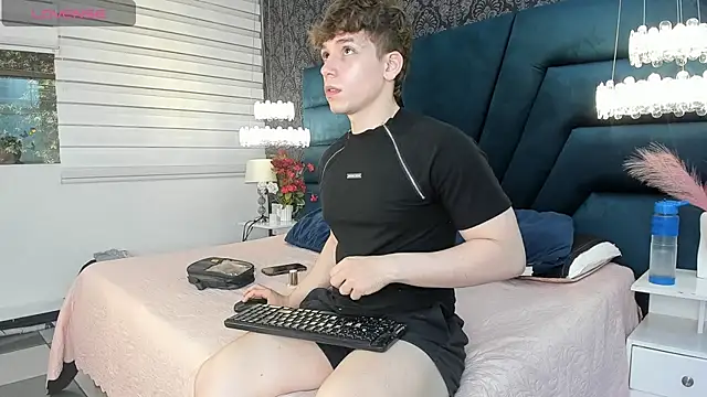 TaylerWhite online show from May 30, 11:51 am