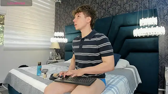 TaylerWhite online show from June 23, 11:41 am