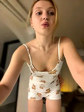 Emaline Fane online show from November 14, 6:39 pm