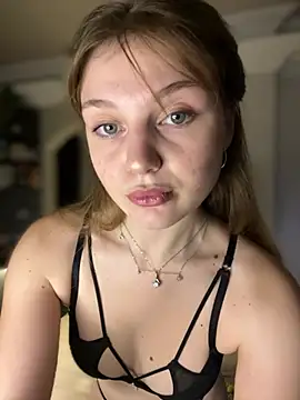 Snapshot of Emaline_Fane chatting on July 5, 7:54 pm Emaline Fane online show from July 5, 7:54 pm