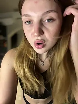 Snapshot of Emaline_Fane chatting on July 8, 6:23 pm Emaline Fane online show from July 8, 6:23 pm