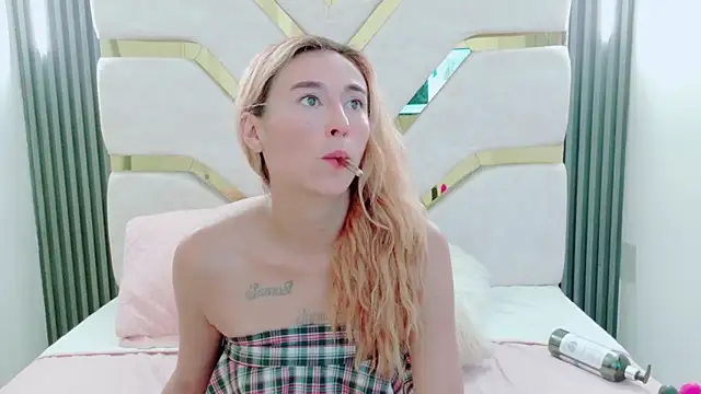 Snapshot of charlotte_phaeton chatting on October 24, 12:41 am charlotte phaeton online show from October 24, 12:41 am