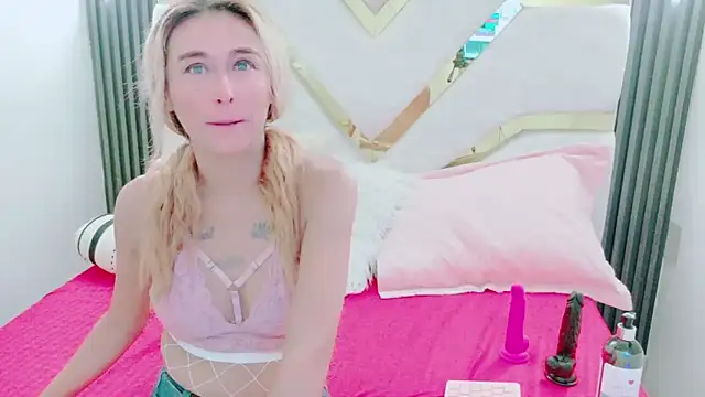 Snapshot of charlotte_phaeton chatting on October 29, 12:46 am charlotte phaeton online show from October 29, 12:46 am