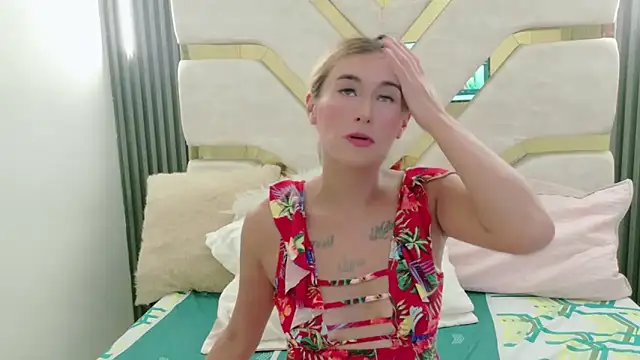 Snapshot of charlotte_phaeton chatting on December 5, 12:41 am charlotte phaeton online show from December 5, 12:41 am