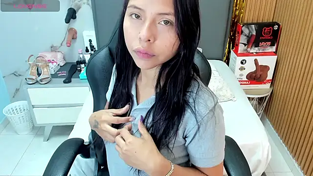 Isisleroy1 online show from February 24, 2:53 am