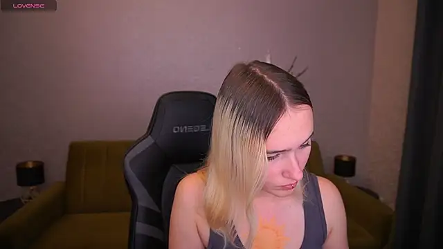 LilElfie online show from November 8, 2:28 pm