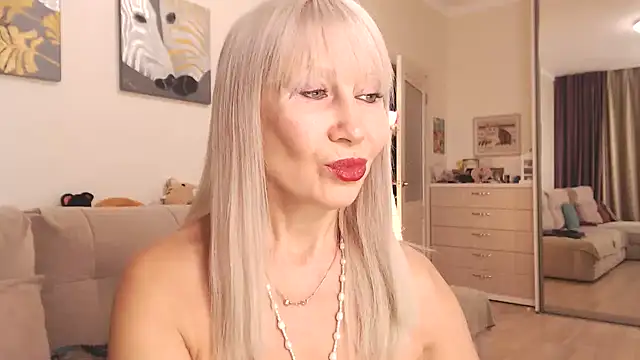 Snapshot of AlisaDeluxe chatting on January 7, 2:36 am AlisaDeluxe online show from January 7, 2:36 am