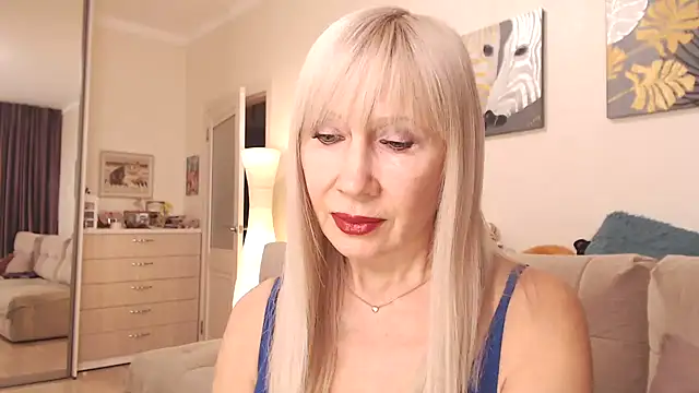 Snapshot of AlisaDeluxe chatting on February 15, 2:30 am AlisaDeluxe online show from February 15, 2:30 am