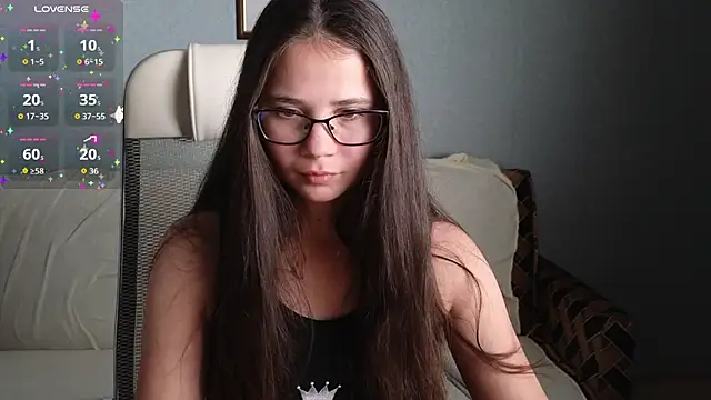 Snapshot of LuciaSenual chatting on October 16, 3:35 pm LuciaSenual online show from October 16, 3:35 pm