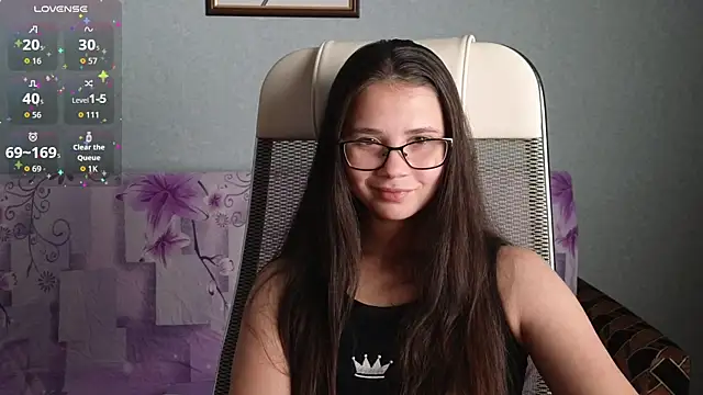 Snapshot of LuciaSenual chatting on October 17, 3:47 pm LuciaSenual online show from October 17, 3:47 pm