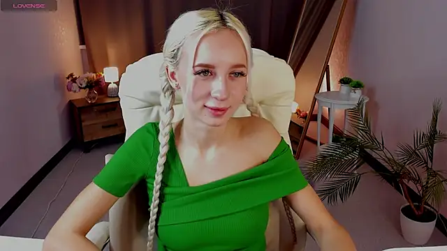 cute luucy online show from March 18, 3:42 am