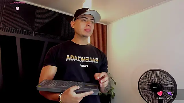 Snapshot of marco_garciia_ chatting on September 23, 11:19 pm marco garciia online show from September 23, 11:19 pm