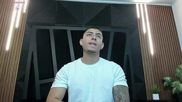 Snapshot of marco_garciia_ chatting on September 24, 11:19 pm marco garciia online show from September 24, 11:19 pm