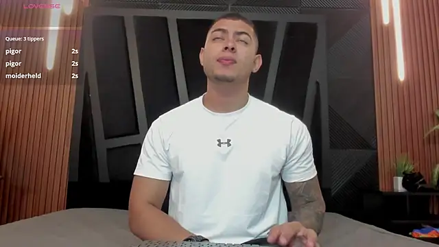 Snapshot of marco_garciia_ chatting on October 7, 11:13 pm marco garciia online show from October 7, 11:13 pm