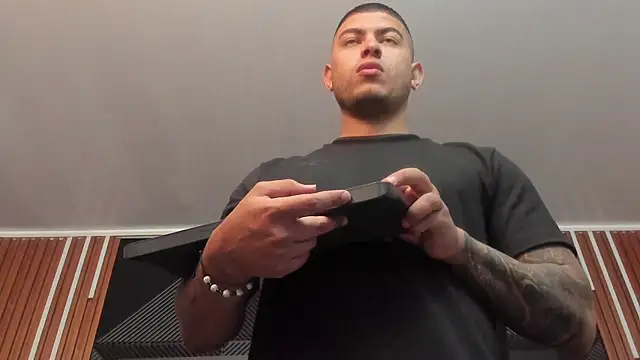 Snapshot of marco_garciia_ chatting on October 24, 11:12 pm marco garciia online show from October 24, 11:12 pm