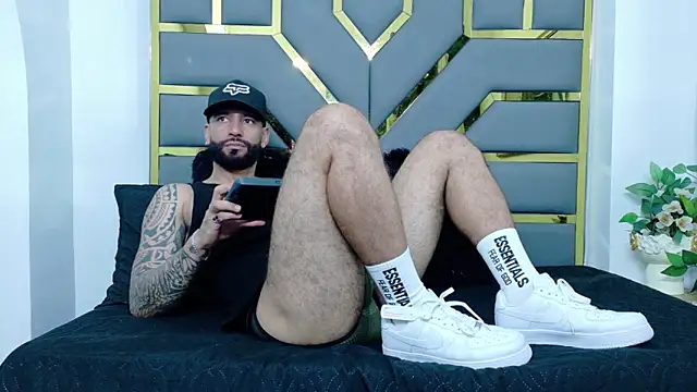 yorbymaxx online show from December 3, 2:15 pm