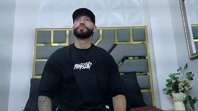 yorbymaxx online show from December 18, 2:56 pm