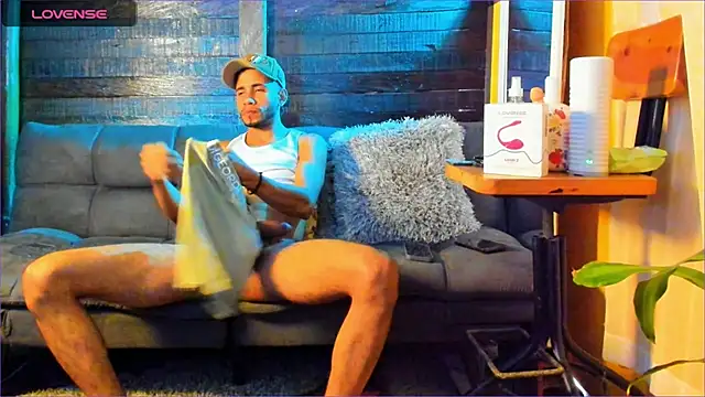 Snapshot of Alex_bigcock11_ chatting on September 21, 6:31 pm Alex bigcock11 online show from September 21, 6:31 pm