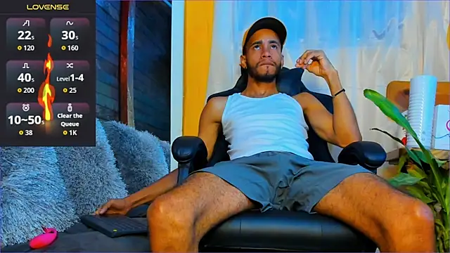 Snapshot of Alex_bigcock11_ chatting on October 15, 10:59 am Alex bigcock11 online show from October 15, 10:59 am