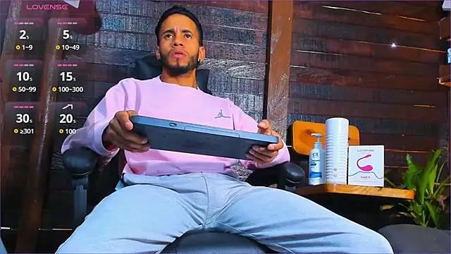 Snapshot of Alex_bigcock11_ chatting on November 23, 2:39 pm Alex bigcock11 online show from November 23, 2:39 pm