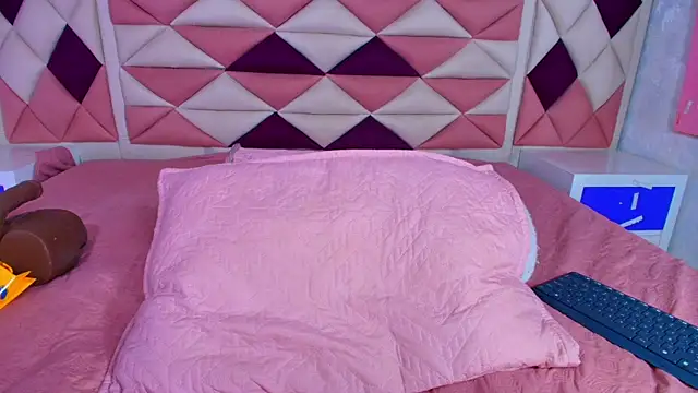 Snapshot of valecastro_ chatting on November 11, 7:25 pm valecastro online show from November 11, 7:25 pm