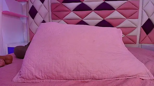 Snapshot of valecastro_ chatting on November 14, 7:12 pm valecastro online show from November 14, 7:12 pm