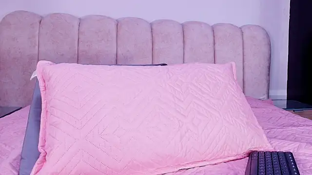 Snapshot of valecastro_ chatting on December 1, 7:19 pm valecastro online show from December 1, 7:19 pm