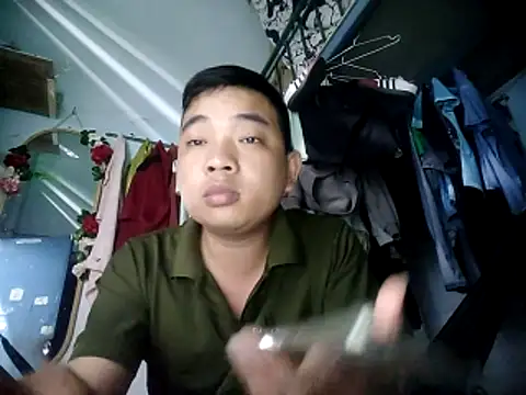 Snapshot of Boy_kuto77 chatting on February 24, 1:36 am Boy kuto77 online show from February 24, 1:36 am