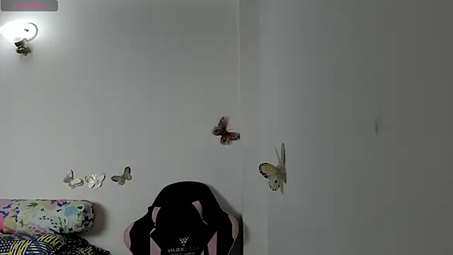 Snapshot of mari-ross chatting on October 23, 3:17 am mari-ross online show from October 23, 3:17 am