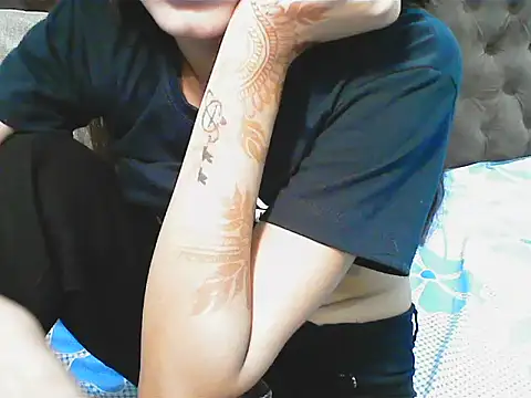 Snapshot of elize__ chatting on September 23, 2:20 pm elize   online show from September 23, 2:20 pm