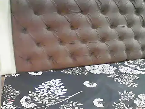 Snapshot of elize__ chatting on October 7, 2:53 am elize   online show from October 7, 2:53 am