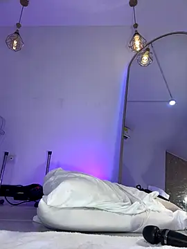 Snapshot of hade_rosse chatting on November 9, 1:04 am hade rosse online show from November 9, 1:04 am