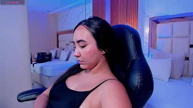 julieta rosee online show from May 5, 11:13 pm