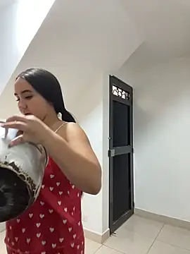 julieta rosee online show from June 27, 6:57 pm