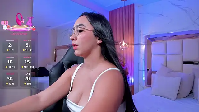 julieta rosee online show from July 16, 11:00 pm
