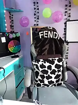 Purple2StayThnxx online show from October 5, 8:29 pm